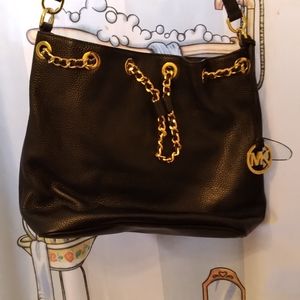 MK handbag medium no flaws. Mk interior and out.